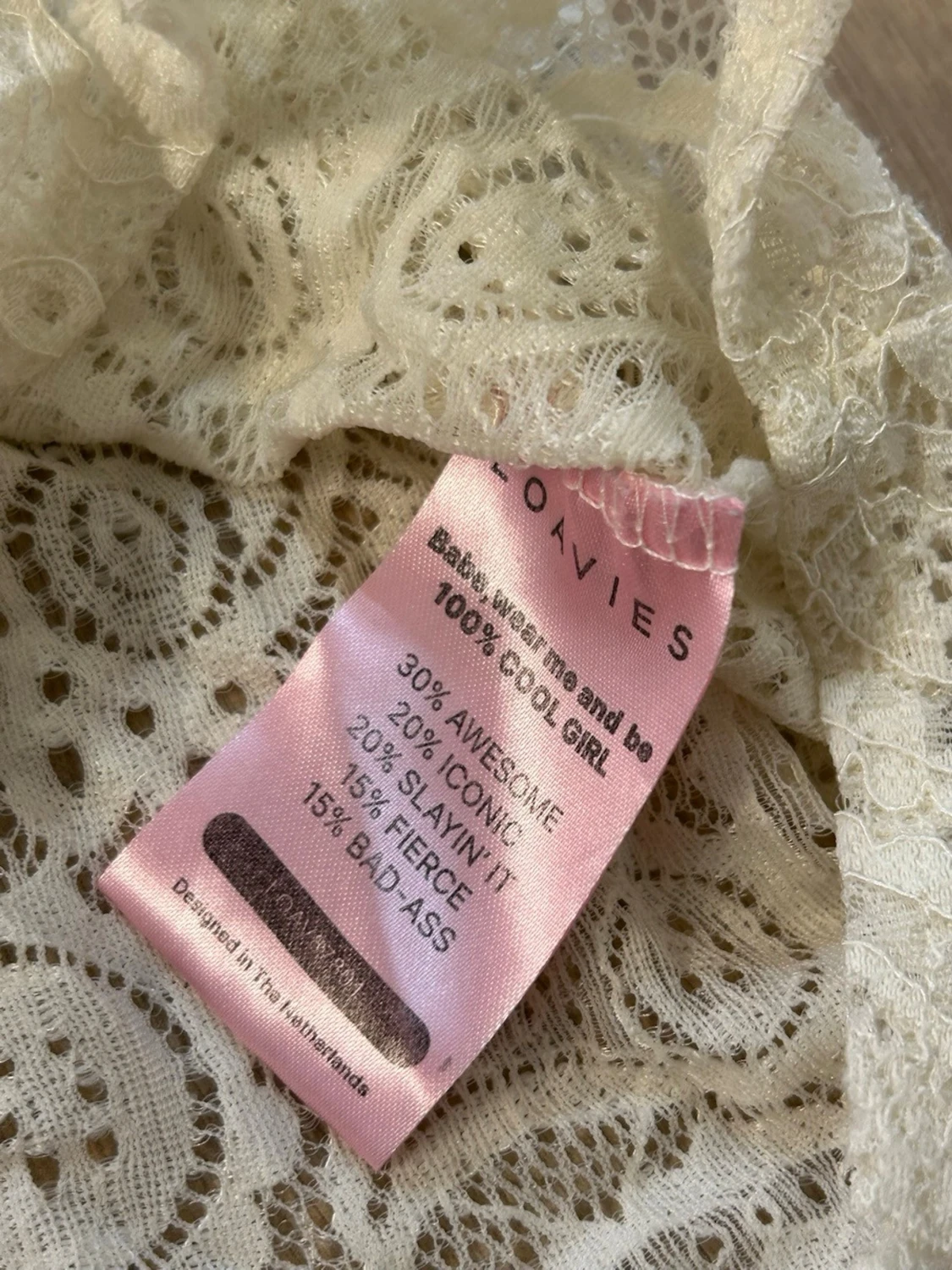 Krämvit spetsblus med volang - 3