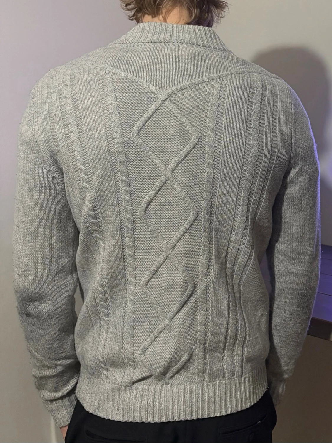 Grå stickad kofta från Peak Performance - 2