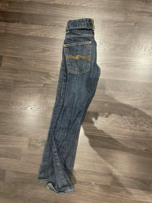 Nudie jeans - Ett par nudie jeans.För bara 300kr. Inga skador liksom som hål eller något sånt. Skriv innan köp helst