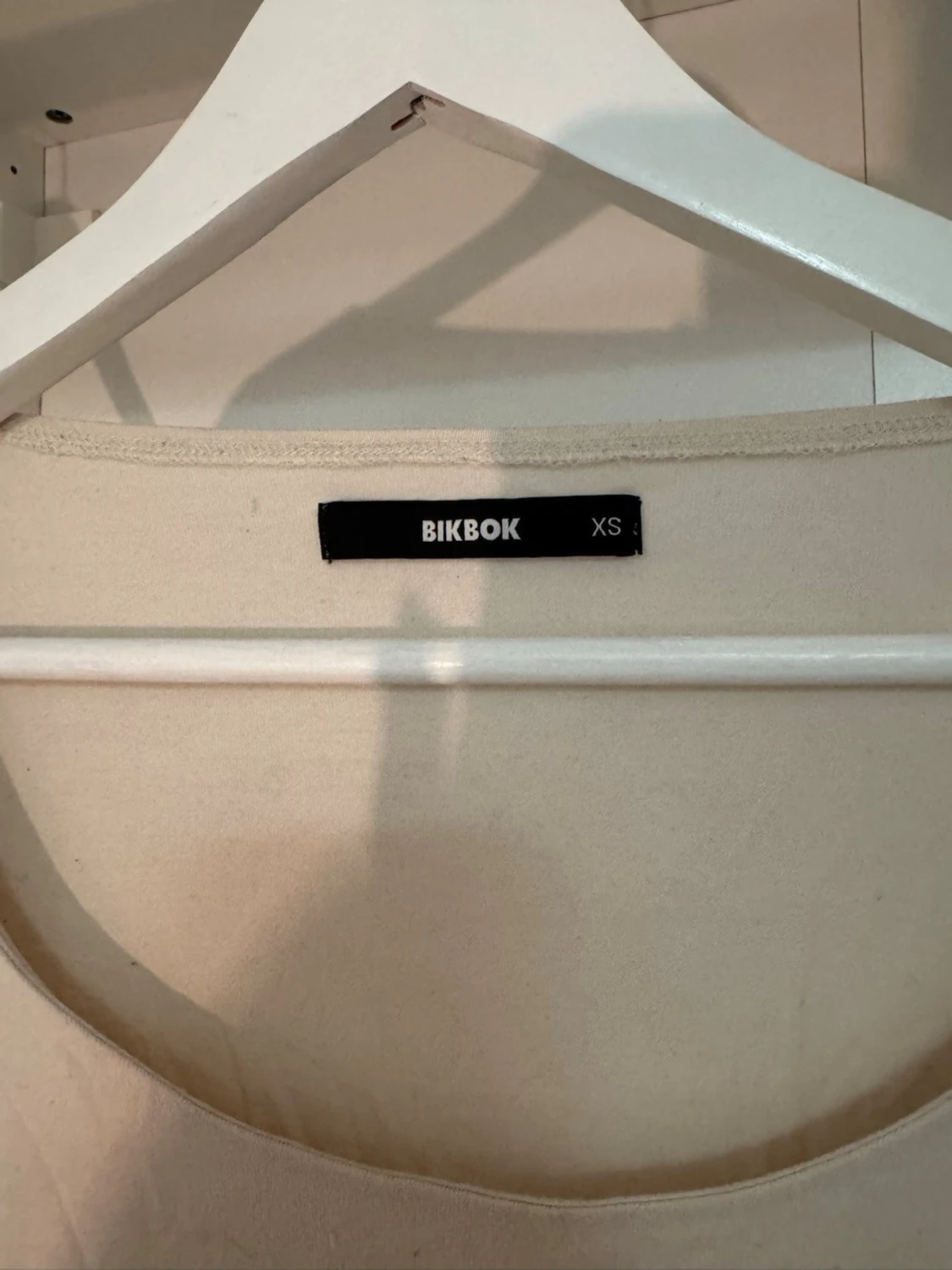 Krämvit långärmad topp från BikBok - 1