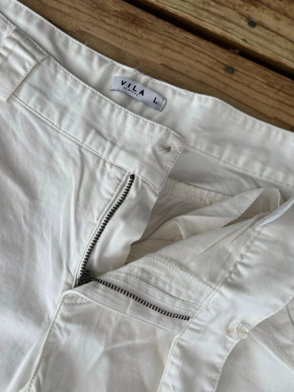 Vita shorts från Vila med dragkedja - 1