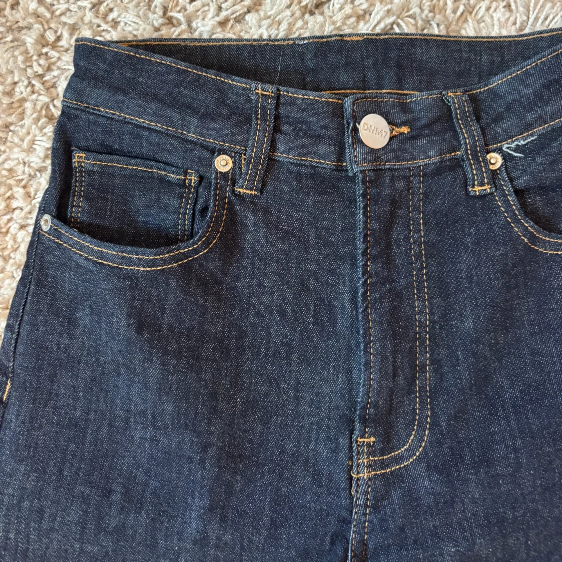 Mörkblå bootcut jeans från DNM7 - 4