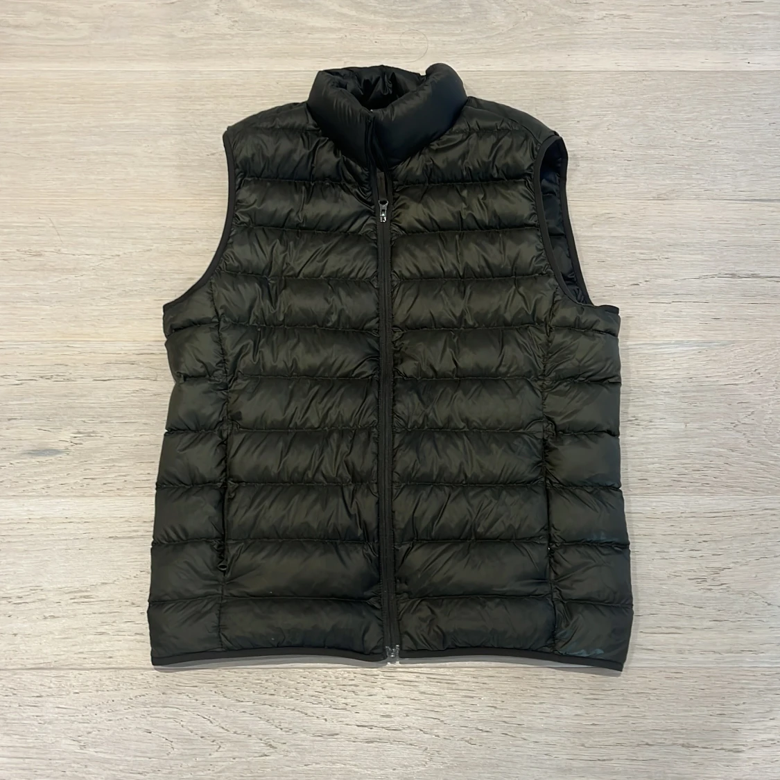 UNICLO DUNVÄST GRÖN