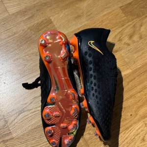 Nike Phantom Ultra Venom Limited Edition - Säljes i båda 43 och 44. Helt nya par.