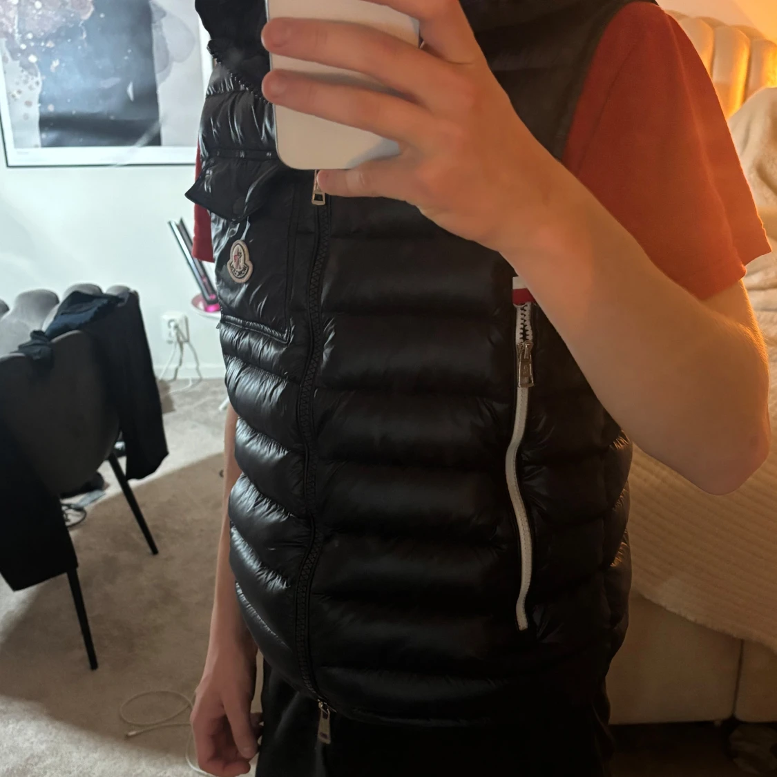 Svart dunväst från Moncler med huva - 2