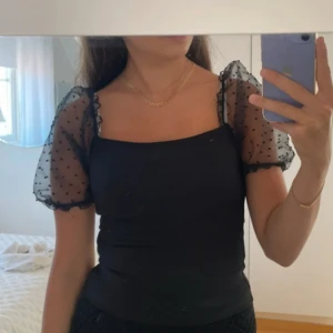 Topp med fluffärm - Använd endast en gång 