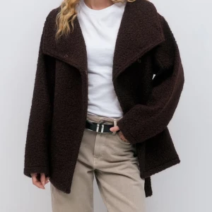 Mörkbrun teddyjacka med oversized passform - BYTES! Har denna i storlek S vill gärna byta till en XS! .