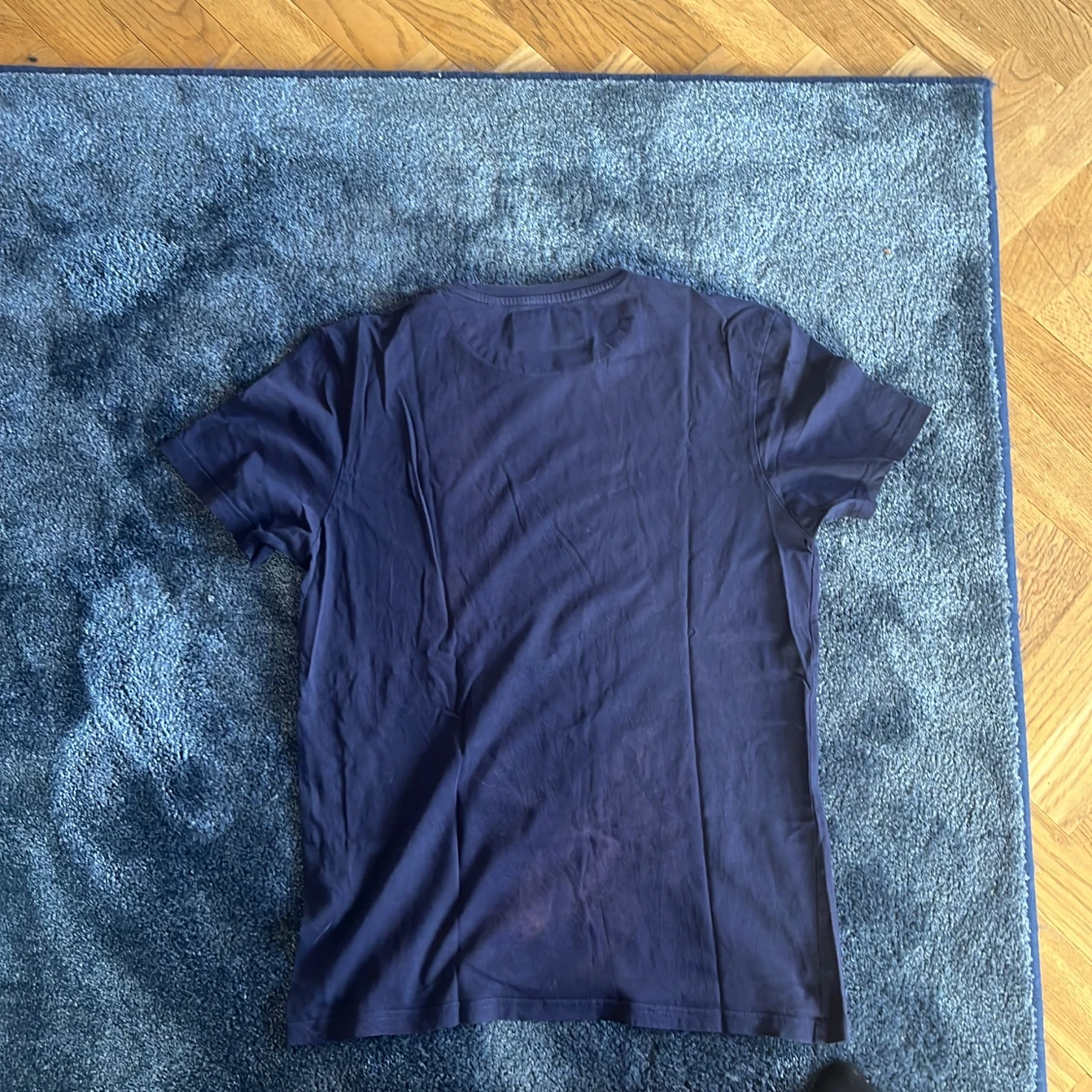 Marinblå t-shirt från Lyle & Scott - 2