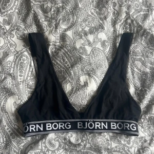 Björn Borg - BH från Björn Borg i storlek xs. Utmärkt skick! Kolla gärna in mina andra annonser, vill du köpa flera varor så kan vi komma överens om ett paketpris! Det finns just nu gratis frakt!