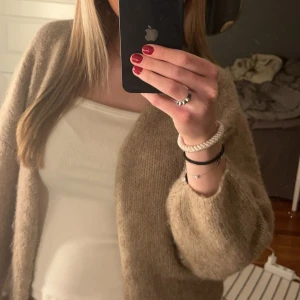 Beige stickad kofta - Kofta från Lindex i storlek xs-s