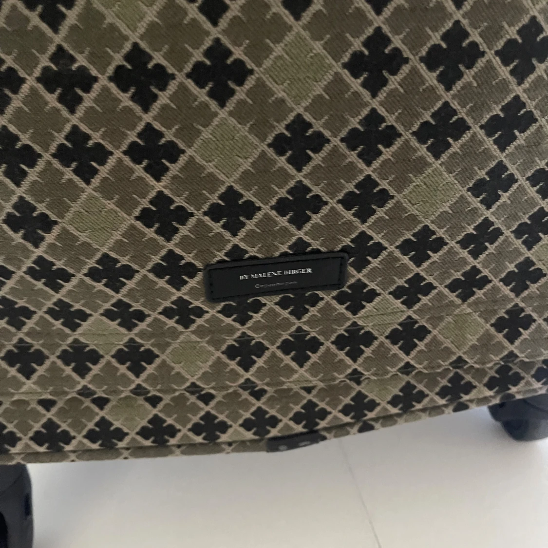 By Marlene Birger grön/svart resväska/ kabinväska - 1