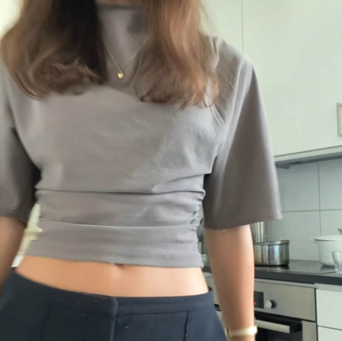 croppad topp med hög hals - 2