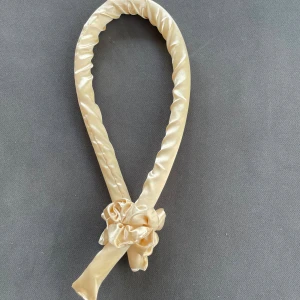 Heatless curls Gina tricot - Heatless curls i satin material. 