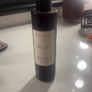 Rums spray - En rums spray i 90ml var av knappt något är använt. Luktar super gott 