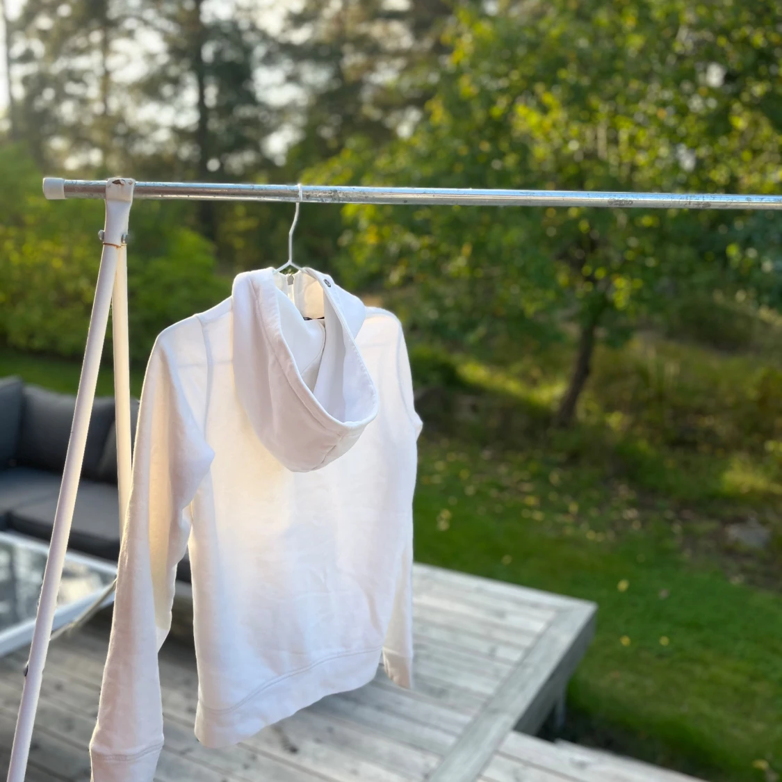 Vit hoodie från GANT - 1