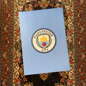 Manchester City  - En vackert poster som ger ditt rum en personlig och unik stil. Storleken är 50x70 cm och tryckt på papper av högsta kvalitet.