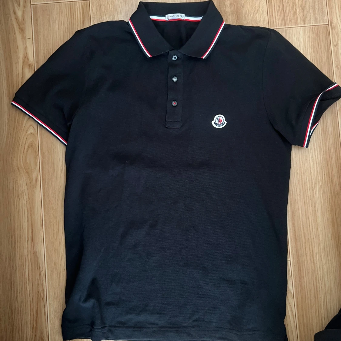 Svart pikétröja från Moncler - 1