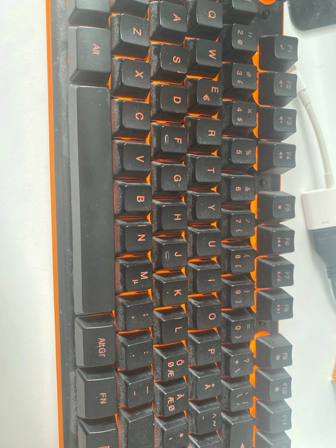 )Plats 15 av snabbast tangentbord i hela världen!)Mekaniskt tangentbord med rgb belysning, med sladd och trådlös, fonns olika modes och färger+soundboard - 1