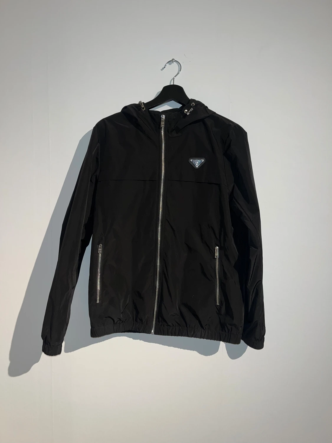Svart vindjacka från Prada
