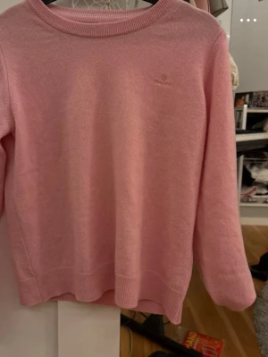 Gant tröja  - Superfin!! Säljer då jag inte hinner använda den. 