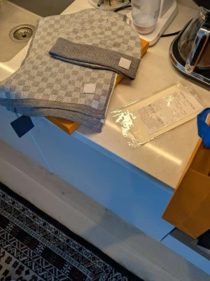 GG set - Helt ny GG set i grå, perfekt för de kalla vädret, kvitto dustbag o påse medföljer 