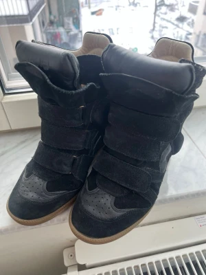 Svarta isabel marant skor  - Svarta isabel marant skor, skorna är i jättebra skick!!🩷