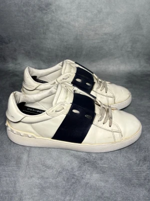 Valentino skor - Storlek: 44 || Skick:  8/10|| Nypris: Ca 6000kr || Följ för liknande produkter 🌊🍾