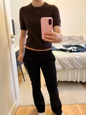 Stickad kortärmad  - En supermysig kortärmad stickad tröja. Stretchig i materialet och utan stickig känsla! Använt endast fåtal gånger. Storlek xs, passar från xxs-s