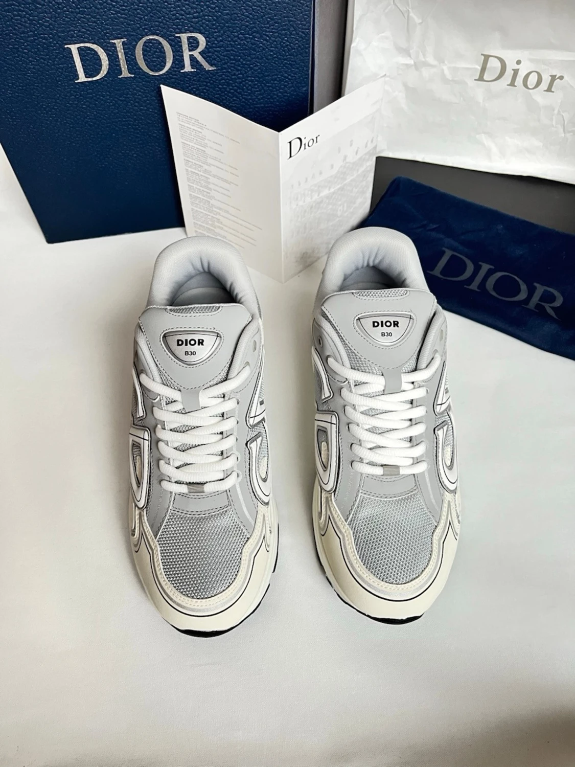 Gråa Dior sneakers med vita detaljer - 2