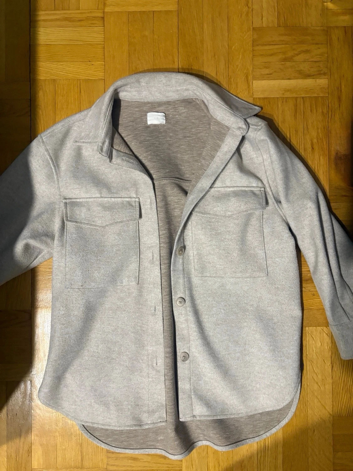 Beige overshirt med fickor