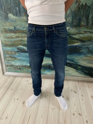 Tiger of Sweden jeans - Säljer nu ett par Tiger of Sweden jeans👖                                                              Storlek: 31/34, Skick: 9/10, Nypris: 1599kr, Skriv vid minsta fråga, Fraktar alltid inom 24h efter köp📦