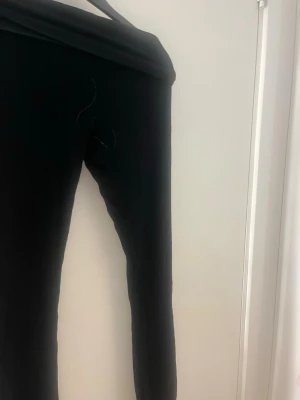 Yoga pants  - Säljer svarta yoga pants då jag inte använder dom. Helt vanliga.