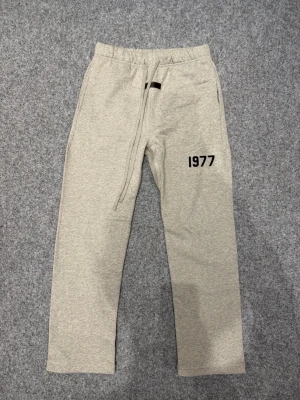 Essentials FOG 1977 gray baggy sweatpants - Size M, true to size. As new