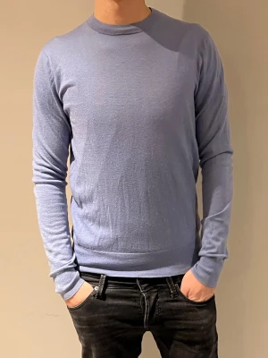 Filippa k tröja  - Säljer nu min snygga ljusblåa Filippa k tröja i merinoull. Storlek s. Hör av er vid fler frågor 