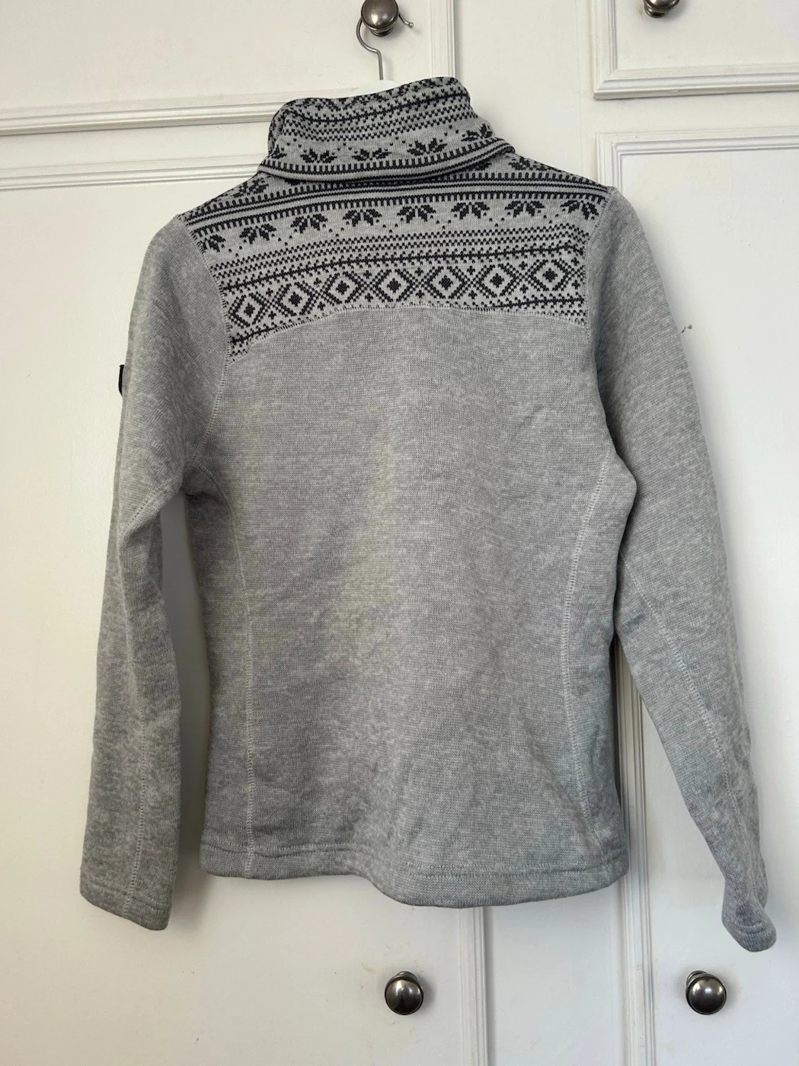 Grå fleecejacka med mönster - 1