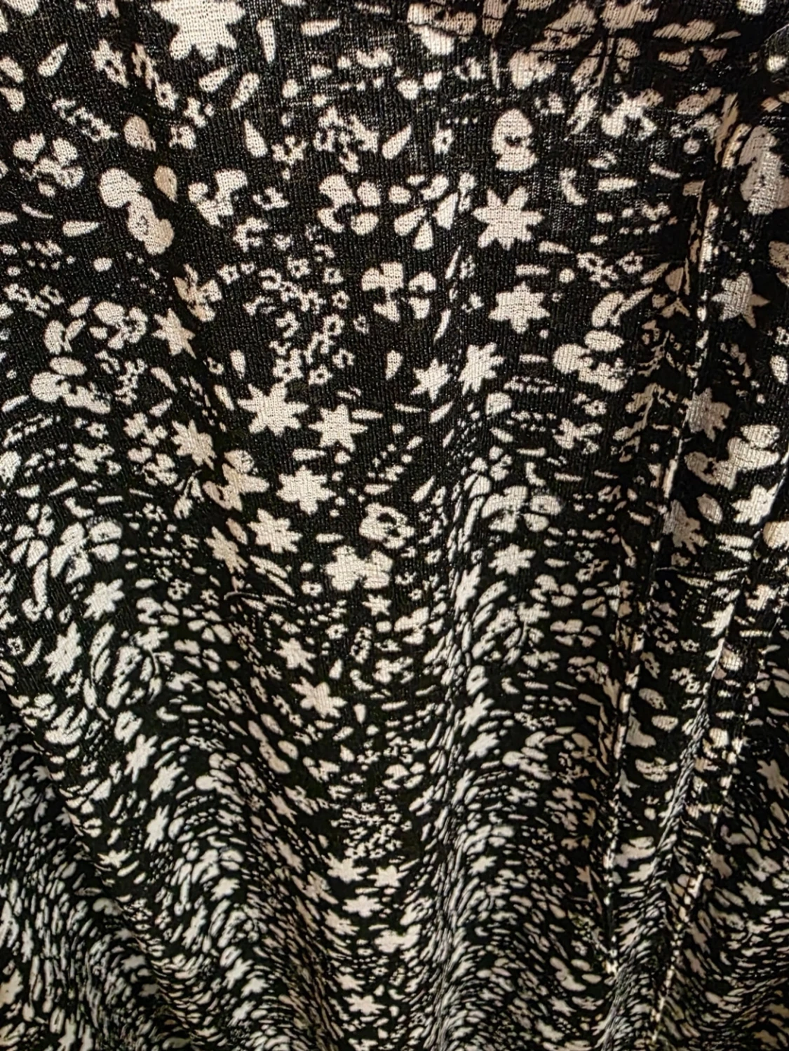 Svart blommig kortklänning - 1