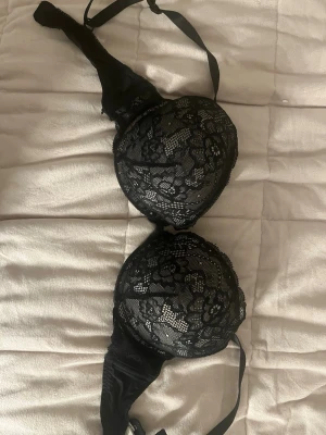 Super pushup spets bh - Super push up spets bh, nyskick även om den används. 