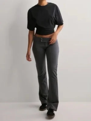 Nelly Low Waist Jersey Suit Pant - Grå - Prislapp kvar! Gråa byxor , har egna bilder om man vill ha! Stl L 