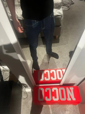 Mörkblå jeans Nudie  - Säljer ett par mörkblå Nudie jeans med klassisk femficksdesign storlek 29 34 pris går att diskutera