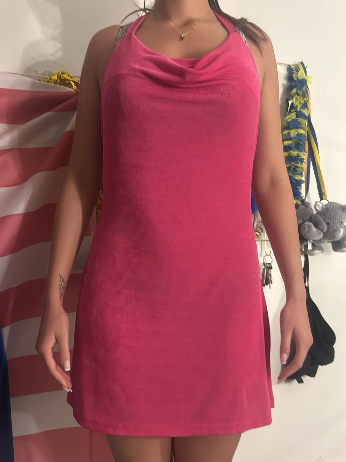 Rosa kort klänning med öppen rygg