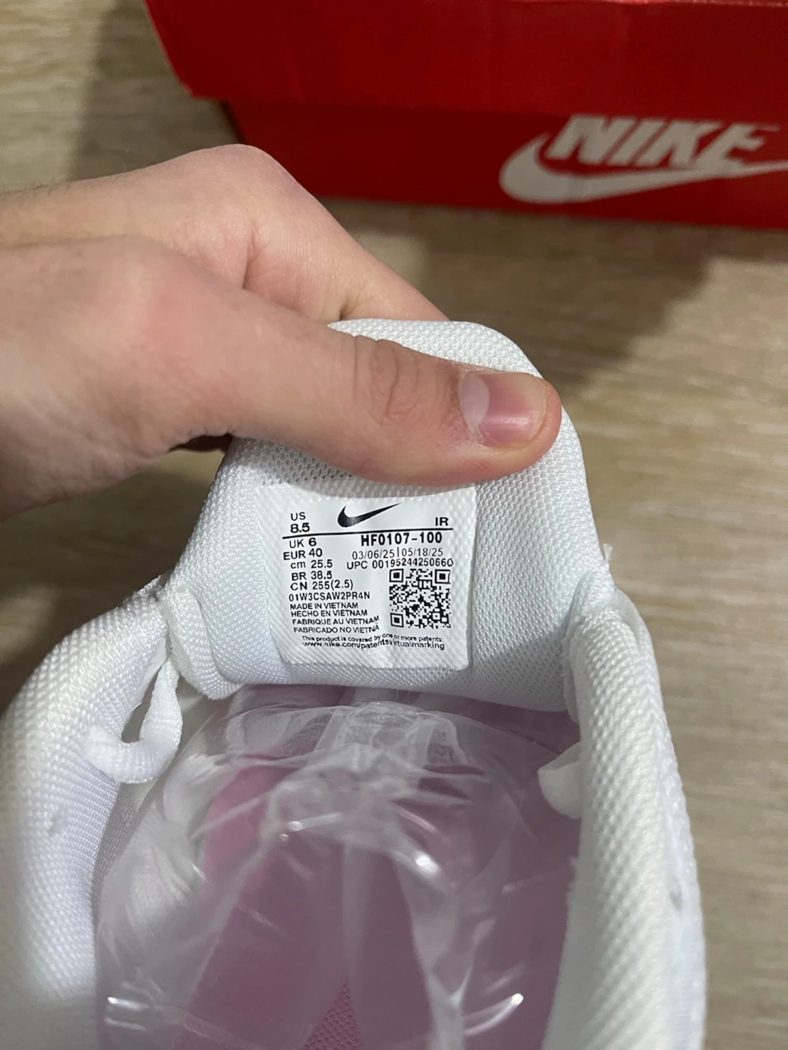 Nike Air Max Plus vita och rosa sneakers - 2