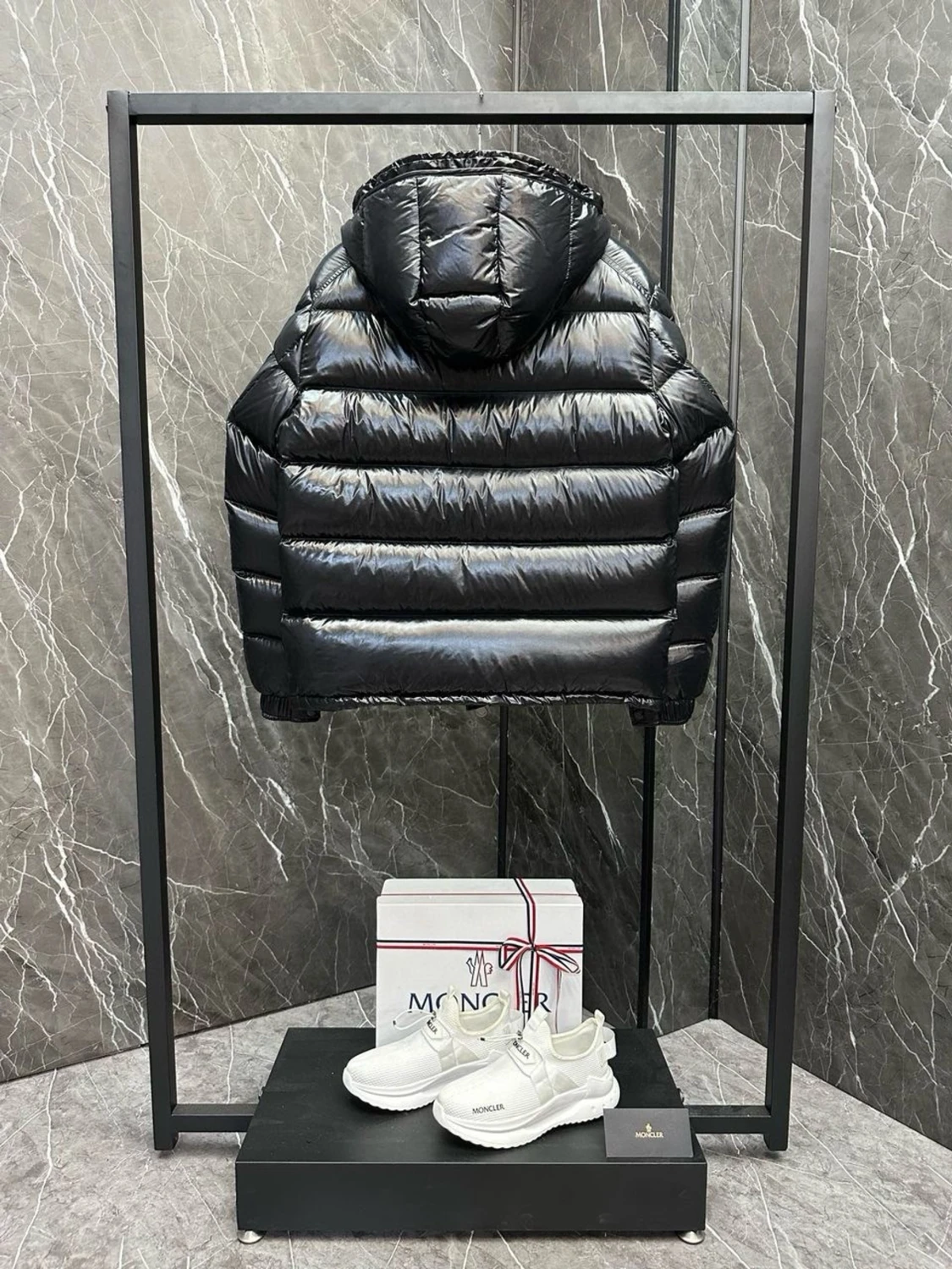 Svart dunjacka från Moncler - 3