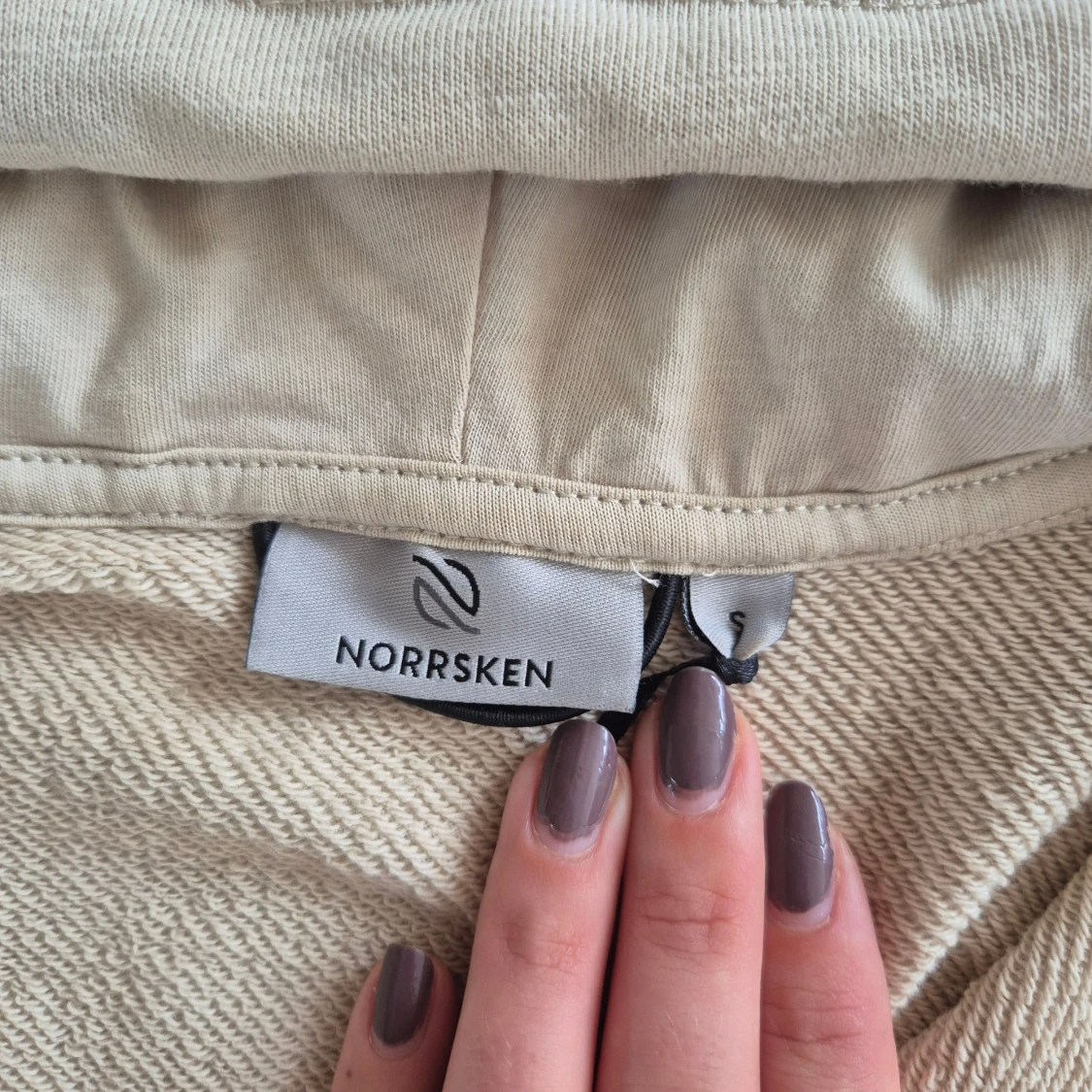 Beige hoodie med dragkedja från Norrsken - 2