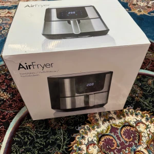 Airfryer aldrig använt - Airfryer med manual och alla delar inne.