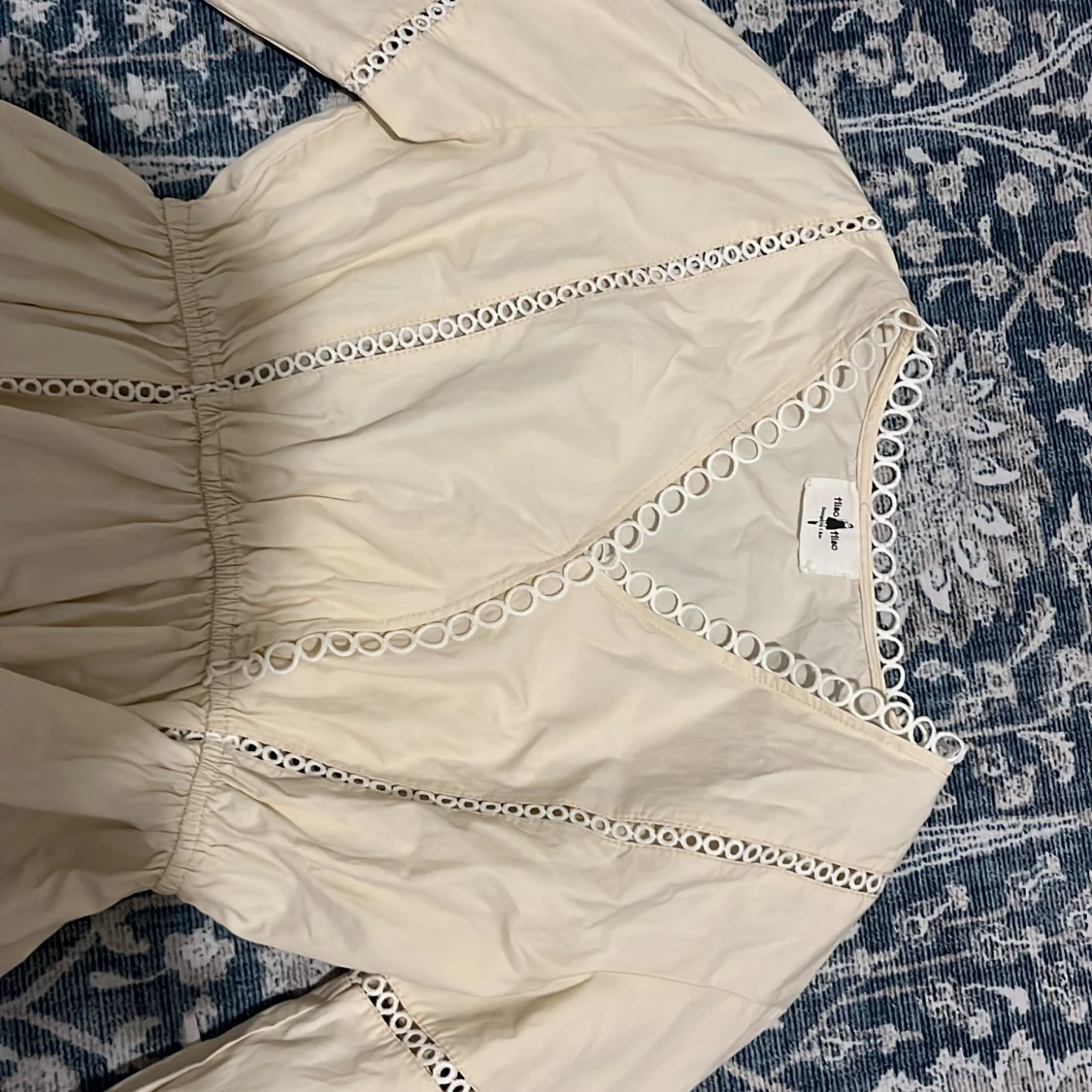 Beige blus med spetsdetaljer Hiso Hiso - 2