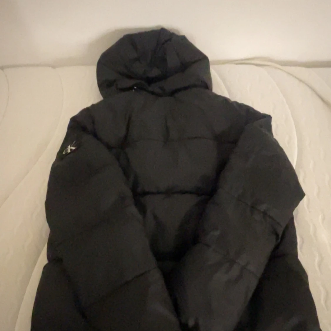 Svart pufferjacka från Calvin Klein Jeans - 4