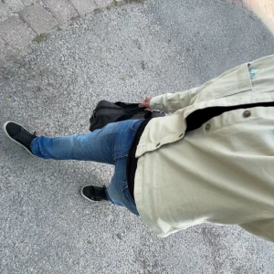 Jack & Jones slim fit jeans - Säljer ett par blå jeans från Jack & Jones med superstretch för extra bekväm passform. Jeansen är i storlek 34x34. Pris kan diskuteras!! Tveka inte att skriva!!