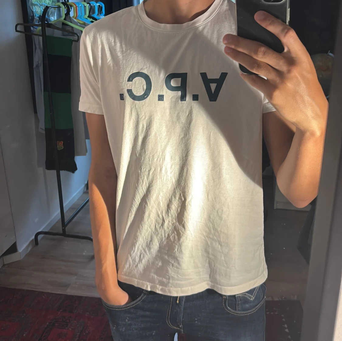 Vit t-shirt från A.P.C. med tryck