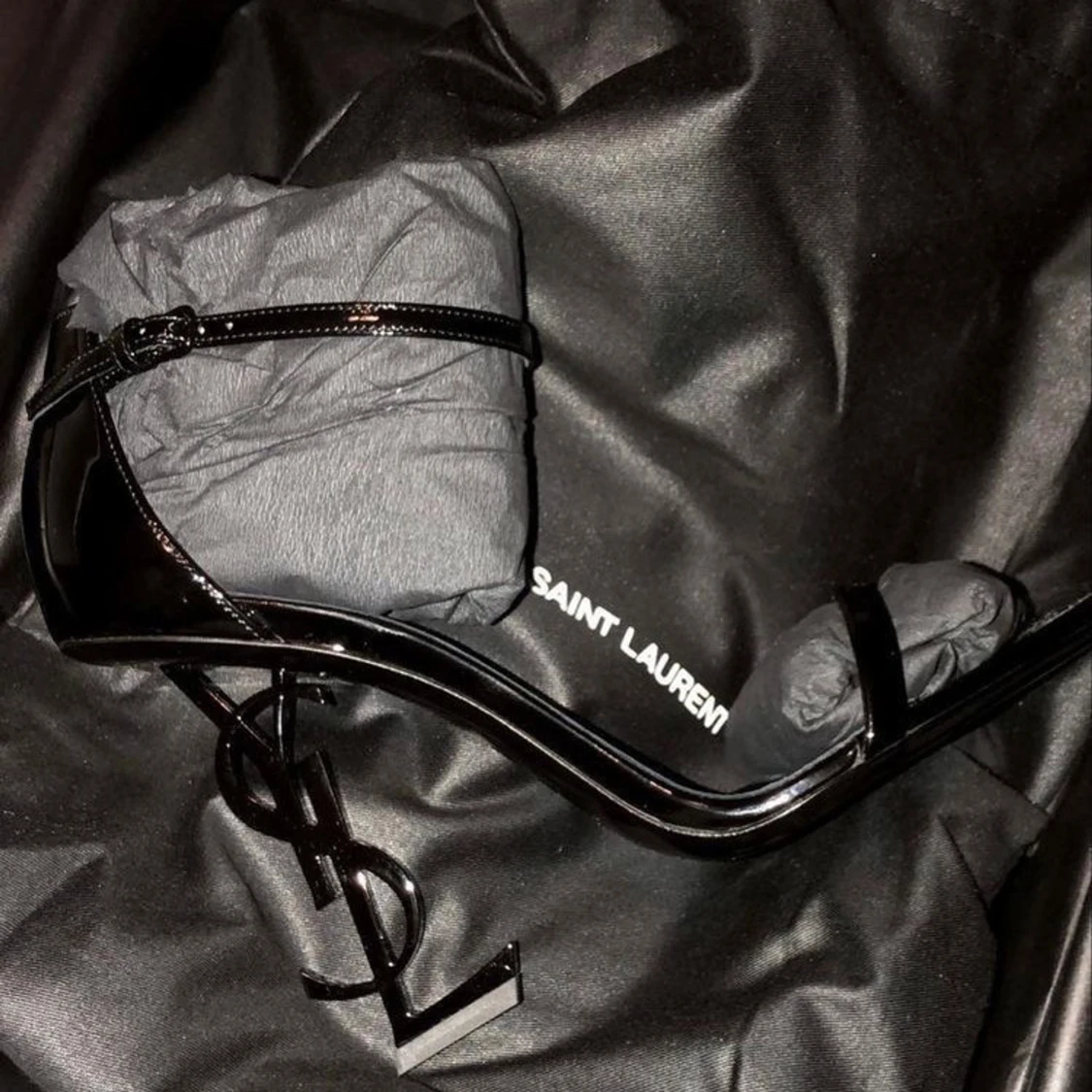 Svarta Saint Laurent sandaler med logoklack