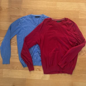 2x Massimo Dutti Kashmir Tröjor - Få 2 betala för 1! Bra för resellers! Röda är storlek XL men sitter som L, Blåa är L men sitter som M! Sjukt STEAL för resellers! 